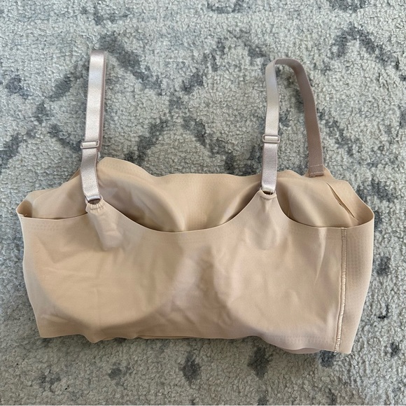 True & Co True Body Scoop Neck Adjustable Strap Bra size Medium - Picture 3 of 4